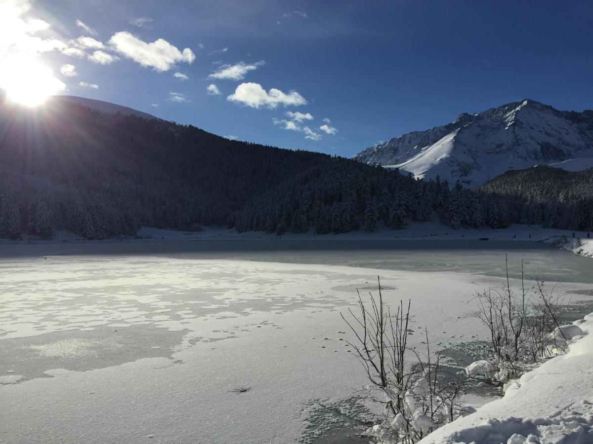 Gite Chaleureux Au Lac De Payolle Campan Eksteriør billede
